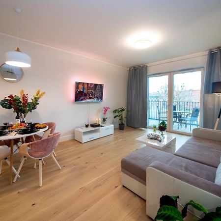 Maya'S Flats & Resorts - River View กดัญสก์ ภายนอก รูปภาพ
