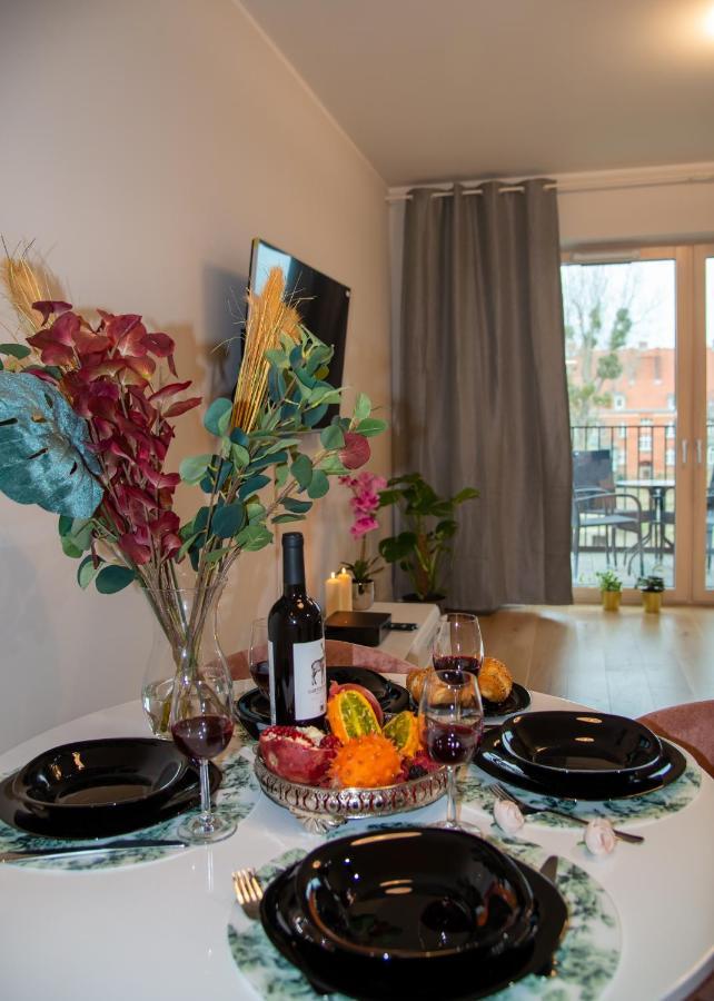 Maya'S Flats & Resorts - River View กดัญสก์ ภายนอก รูปภาพ