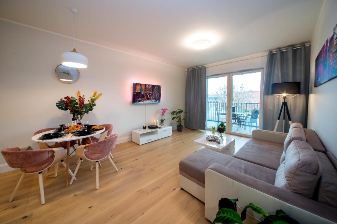 Maya'S Flats & Resorts - River View กดัญสก์ ภายนอก รูปภาพ